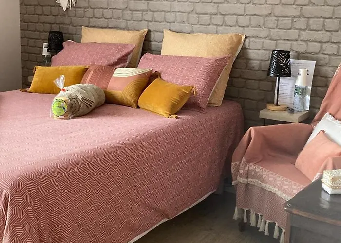 Les Trois Iles O.re.a. Проживание в семье *